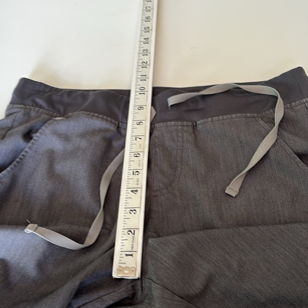 Figs Set of 2 Zamora Jogger Scrub Pants Grey #1670 6 Pockets Yoga Waist Size M - Picture 11 of 12